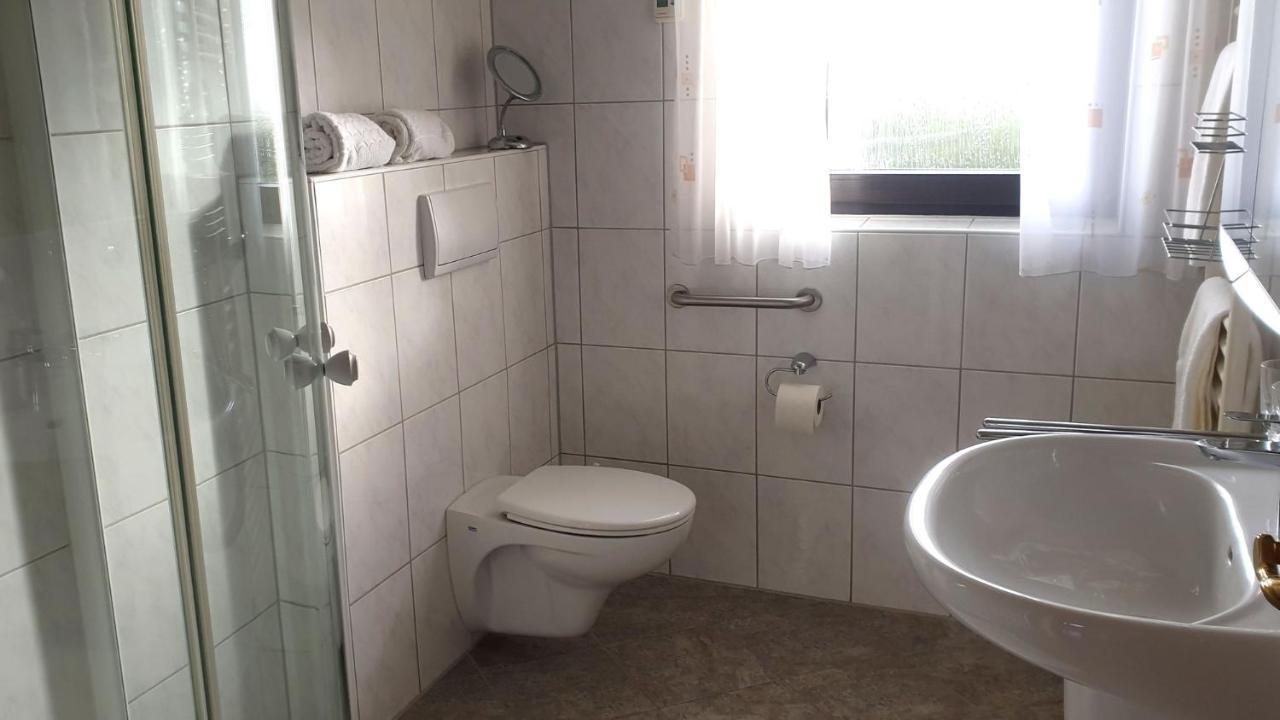 Ferienwohnung Mit Terrasse, Kostenloses Wlan, Parkplatz Бад Ойнхаузен Екстериор снимка